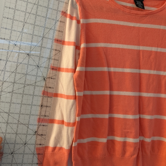 Lord &Taylor lightweight top - Picture 13 of 13